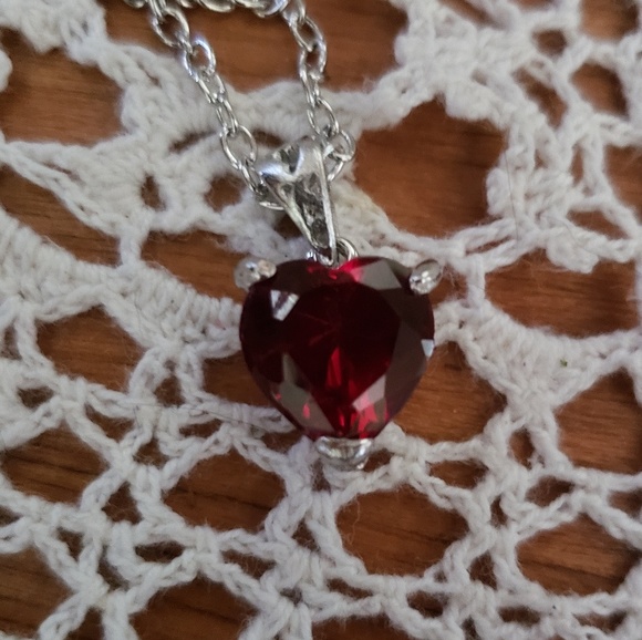 Beautiful Heart Shaped Garnet necklace - Picture 4 of 5